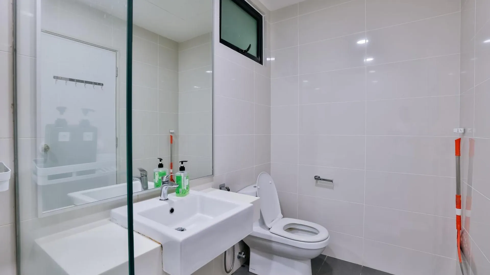 Mosaic 1Br, Wifi, Walking Distance To Mid Valley Jb , 4-5Pax Johor Bahru